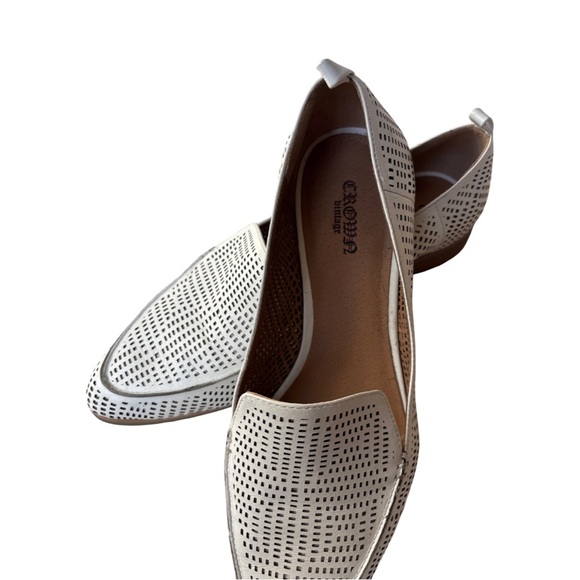 Gabor White Perforated Flats - Picture 4 of 7